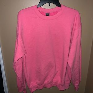 Gildan Heavy Blend bright pink crew neck sweater, size M